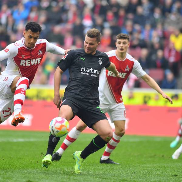 FC-Angreifer Davie Selke (l.) im Duell mit Gladbachs Nico Elvedi.