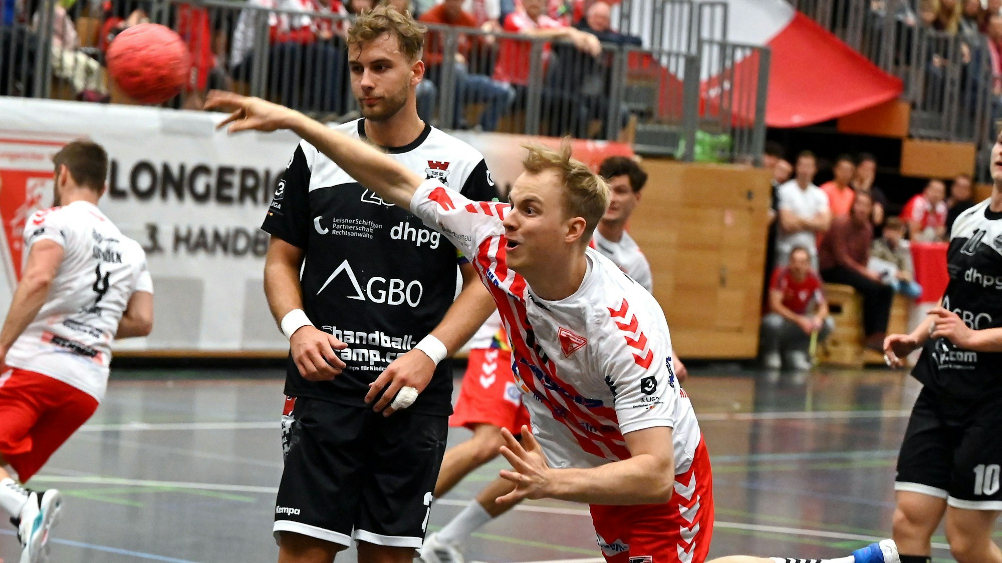 05.11.2022, Handball-Longericher SC Köln-Tus Opladen
vorne: Matthias Peters (Longerich)
Foto: uli Herhaus