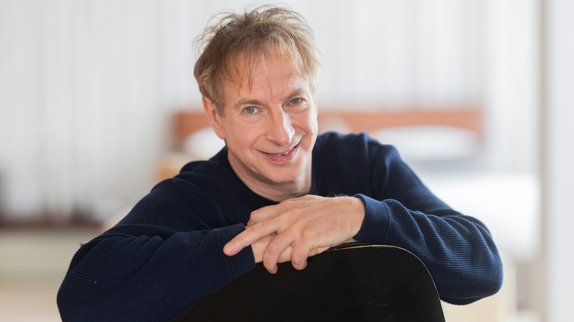 ARCHIV - 20.03.2023, Nordrhein-Westfalen, Köln: Ingolf Lück, Schauspieler, Moderator, Komiker, aufgenommen in einem Hotel. (zu dpa "Ingolf Lück verbindet eine lange Geschichte mit Langeoog") Foto: Rolf Vennenbernd/dpa +++ dpa-Bildfunk +++