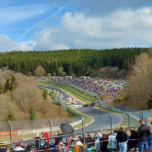 Tausende Motorsportfreunde und Mitglieder der Tuning-Szene treffen sich am Karfreitag zum "Car Friday" auf dem Nürburgring