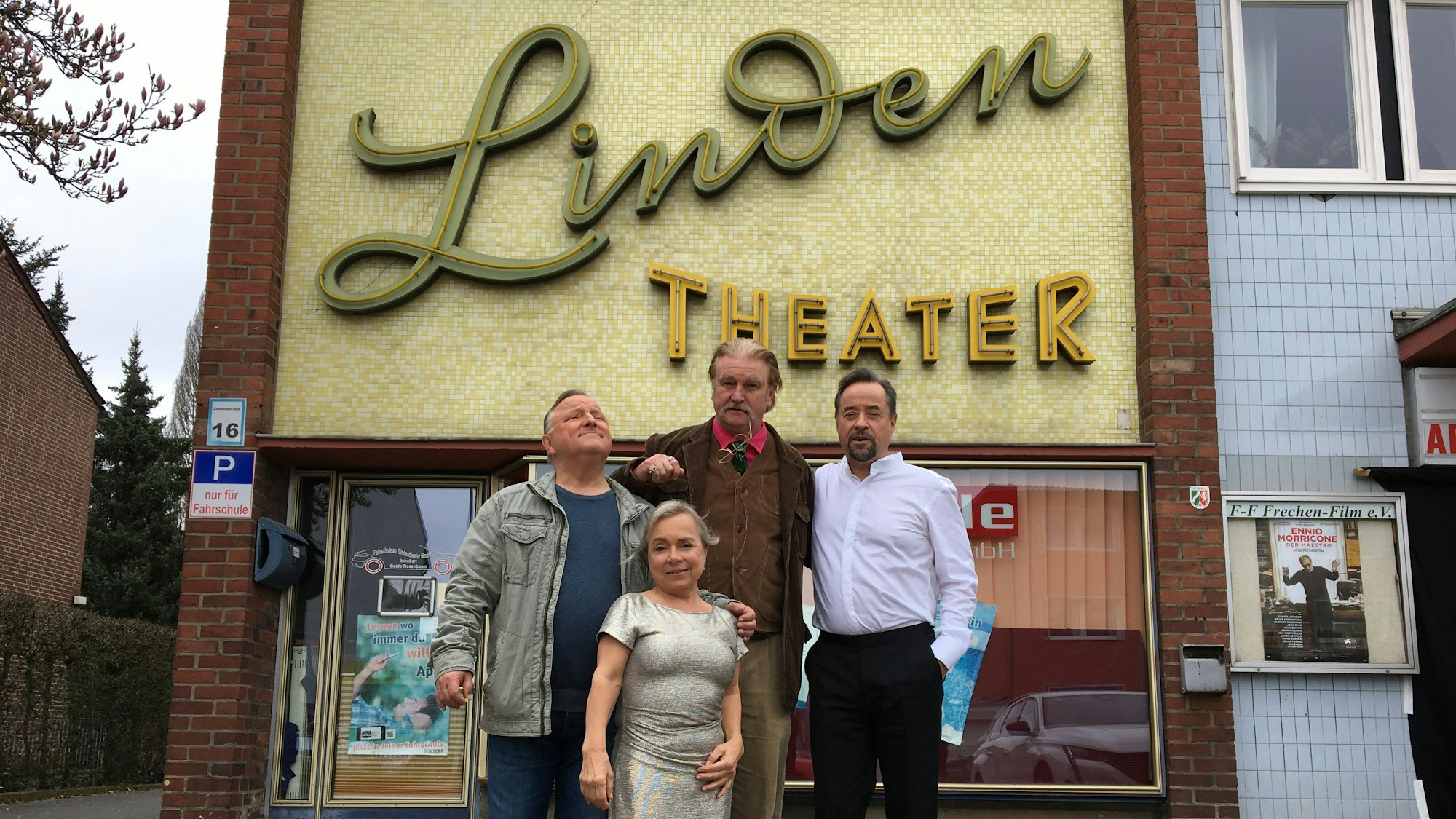 Das Bild zeigt die Schauspieler Axel Prahl, Christine Urspruch, Detlef Buck und Jan Josef Liefers