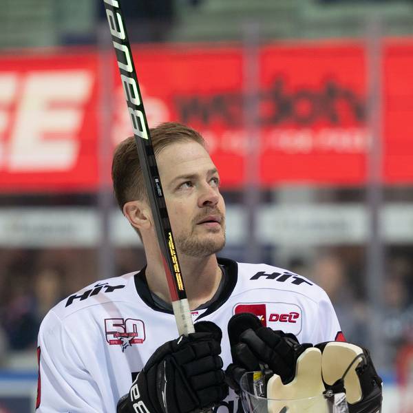 Moritz Müller bei seinem 1000. Spiel für die Haie in der Eissporthalle am Seilersee in Iserlohn im Februar 2023.