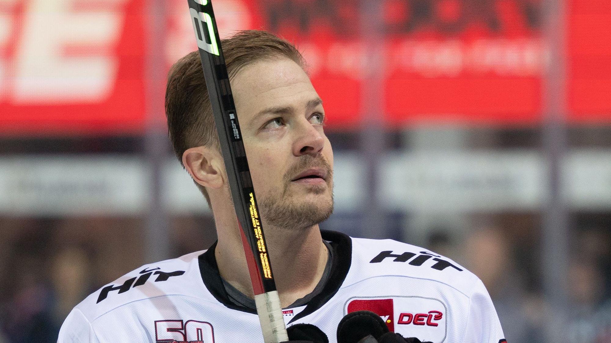 Moritz Müller bei seinem 1000. Spiel für die Haie in der Eissporthalle am Seilersee in Iserlohn im Februar 2023.