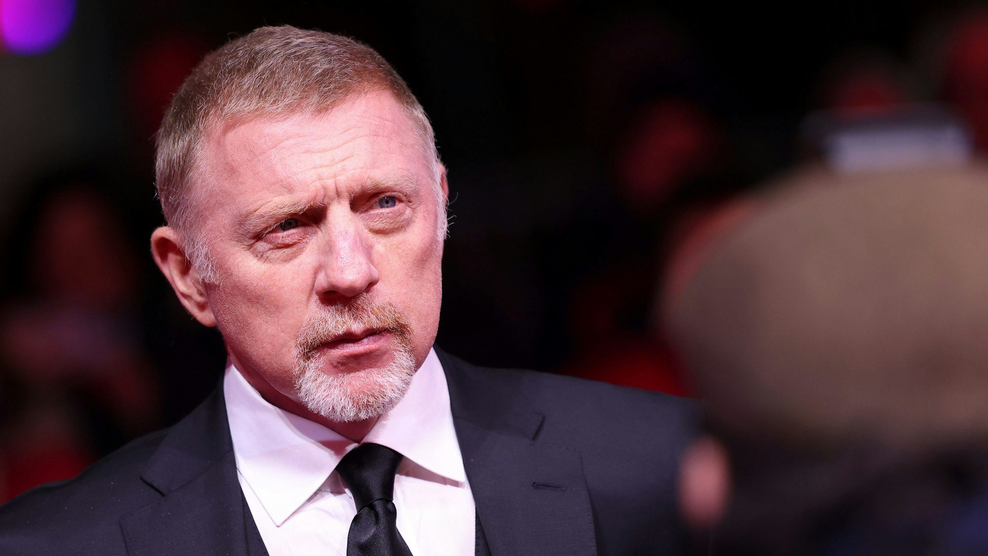 Boris Becker hat sich bereits zu der im April 2023 erscheinenden Dokumentation „Boom! Boom! The World vs. Boris Becker“ geäußert, nun spricht auch der Regisseur.