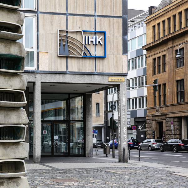 04.04.2021
Köln:
Gebäude der Industrie- und Handelskammer zu Köln (IHK Köln). Um die Sanierung des Gebäudes herrscht seit langem Streit, auch eine Verlagerung ist im Gespräch
Unter Sachsenhausen 10, 50667 Köln
Foto: Martina Goyert