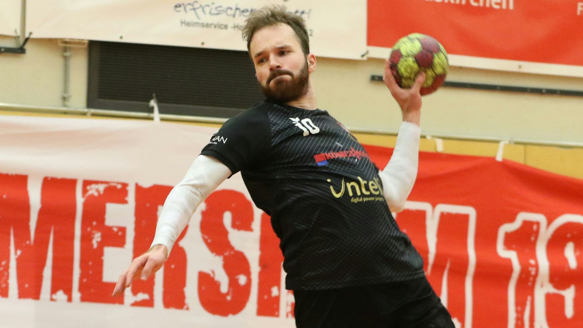 Mit dem TV Palmersheim will er den Klassenerhalt sichern. Und er hofft, im Juli bei der Weltmeisterschaft der Gehörlosen antreten zu dürfen.