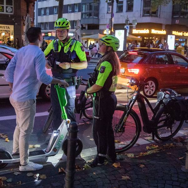 Kontrolle eines E-Scooter-Fahrers im August 2022 auf dem Hohenzollernring.