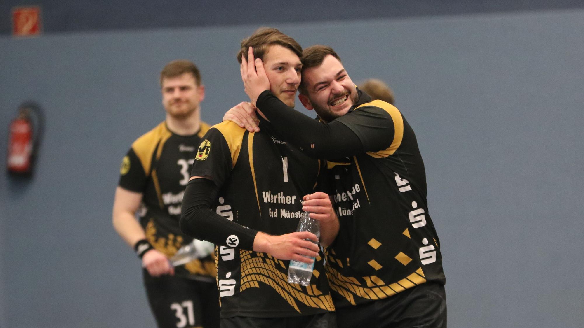 Hatten schon zur Halbzeit gut lachen: Laurent Smakolli (r.) und Florian Reimbold.