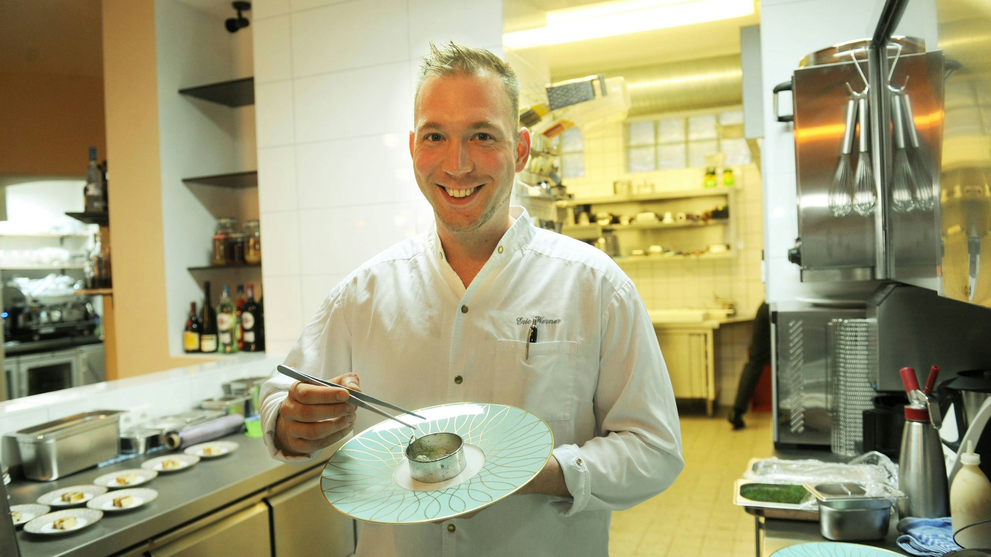 Koch Eric Werner in seiner Küche im Astrein