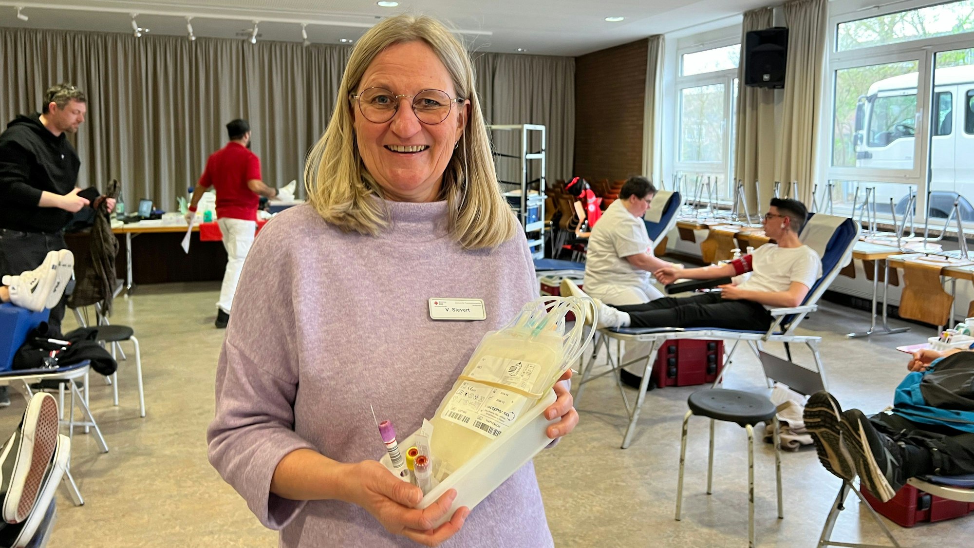 Vera Sievert (DRK) beim Blutspendetermin in Steinbüchel