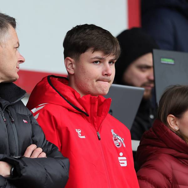 1.FC Köln U19 vs. Hertha BSC Berlin U19, DFB Pokal Halbfinale, auf der Tribüne: Jaka Cuber Potocnik mit seinem Vater, 03.04.2023, Bild: Herbert Bucco