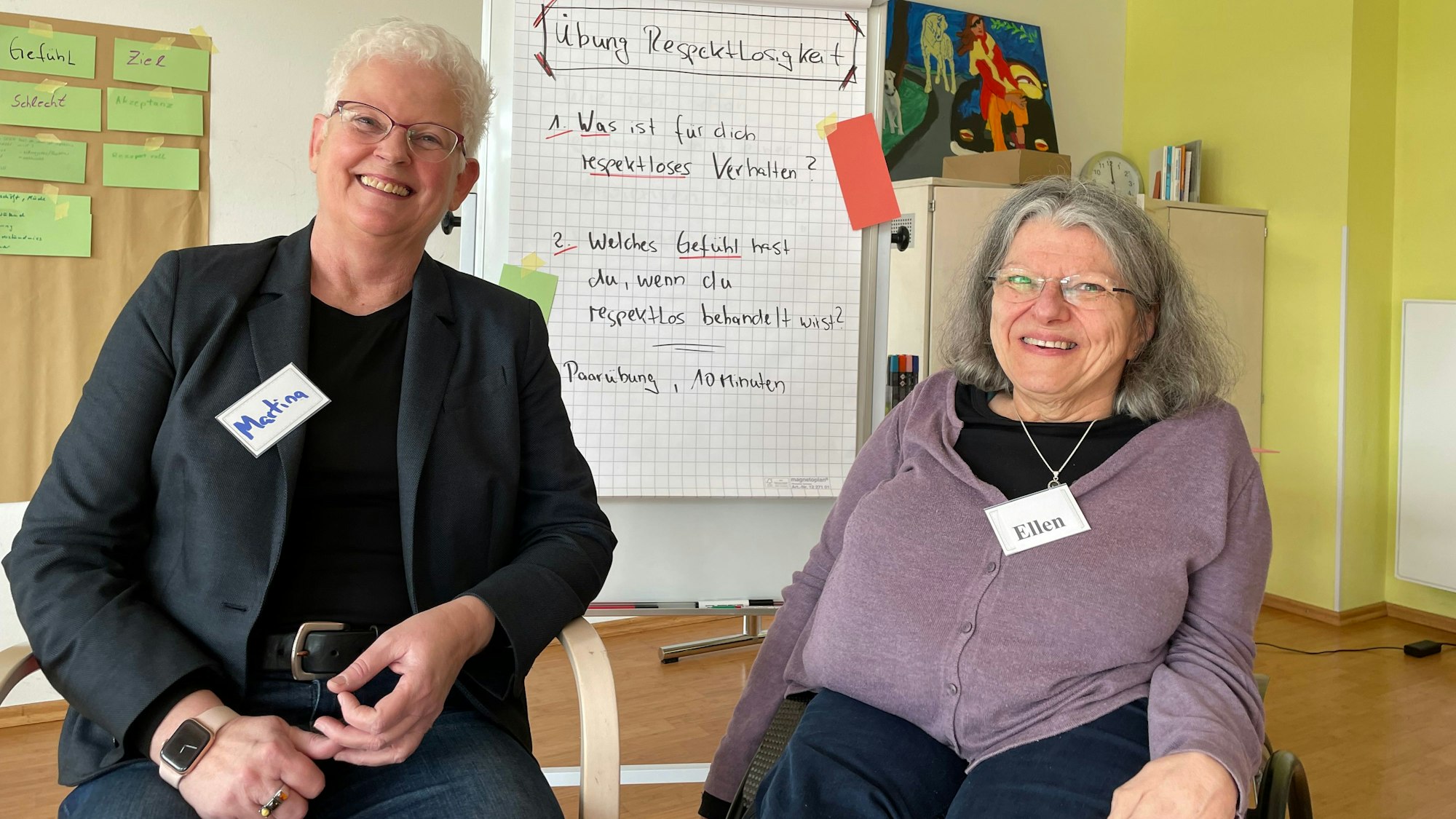Die Diplom-Sozialwissenschaftlerin Martina Bünger (l.) und die Systemische Beraterin Ellen Romberg (r.) bilden Menschen mit Handicap weiter
