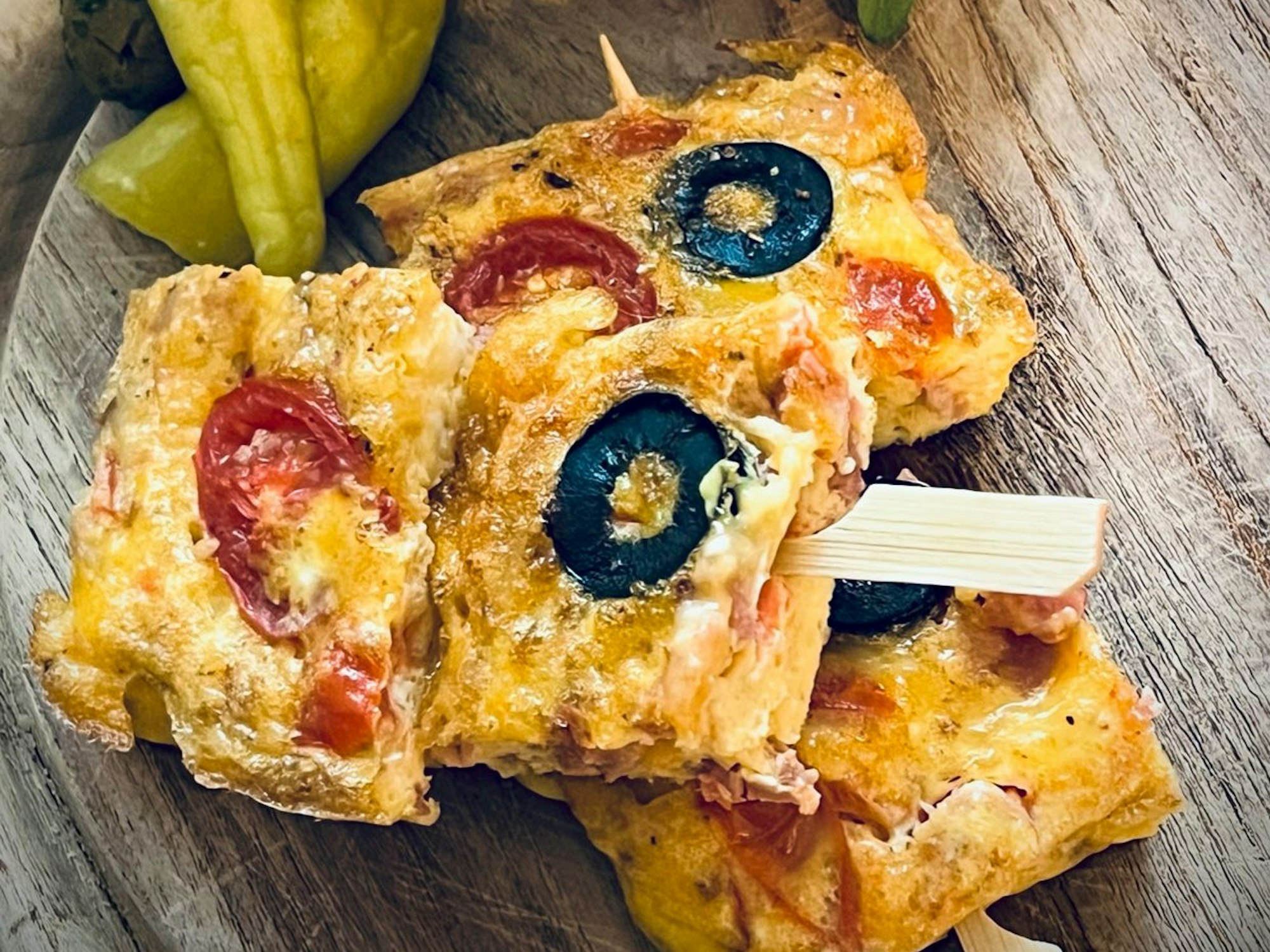 Als leckere Vorspeise empfehlen die „Rolling Landlords“ Frittata-Spieße, die im Backofen zubereitet werden.