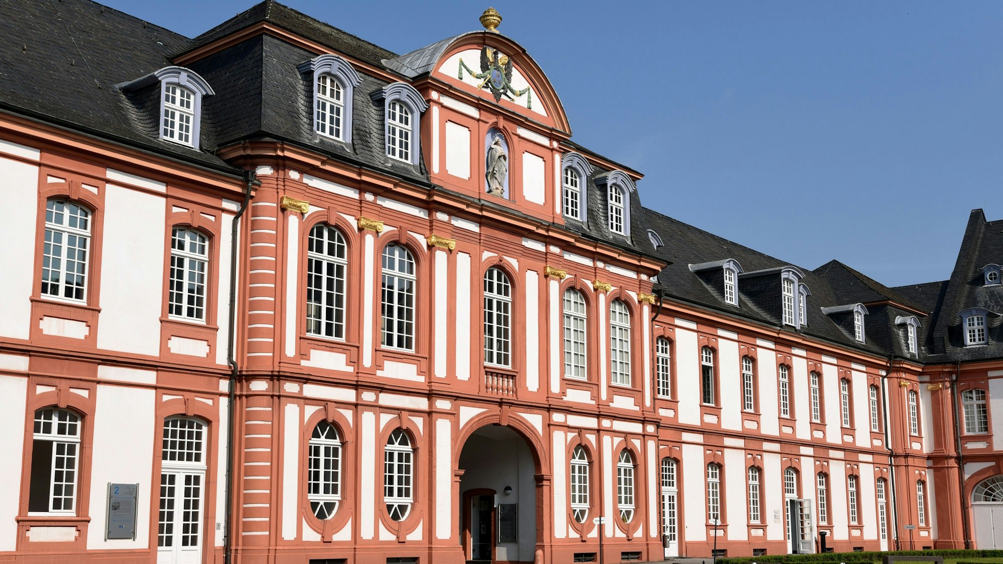 Die Abtei Brauweiler bietet ebenfalls Open-Air-Kino an.