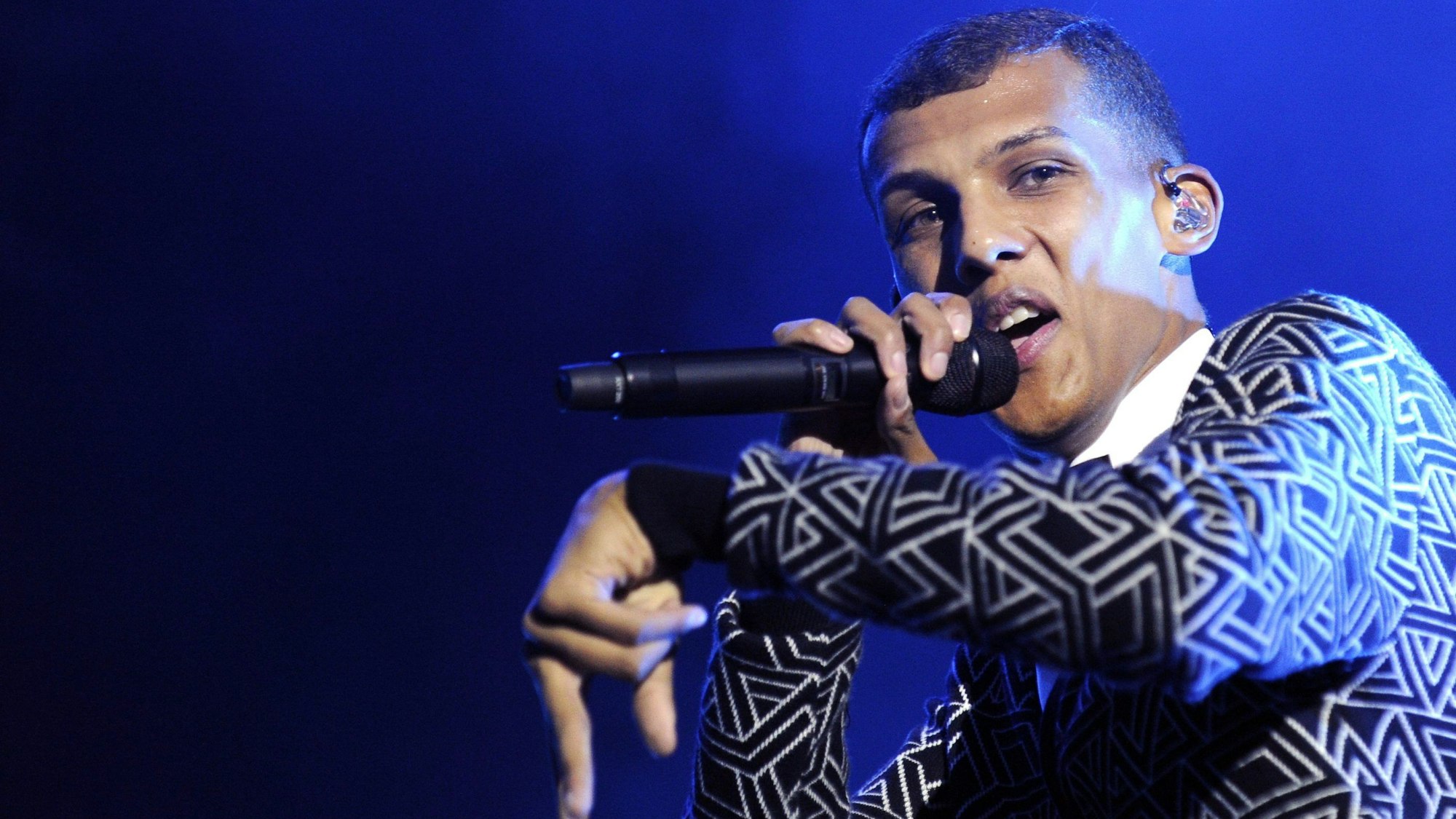 Der belgische Musiker Stromae bei einem Auftritt.