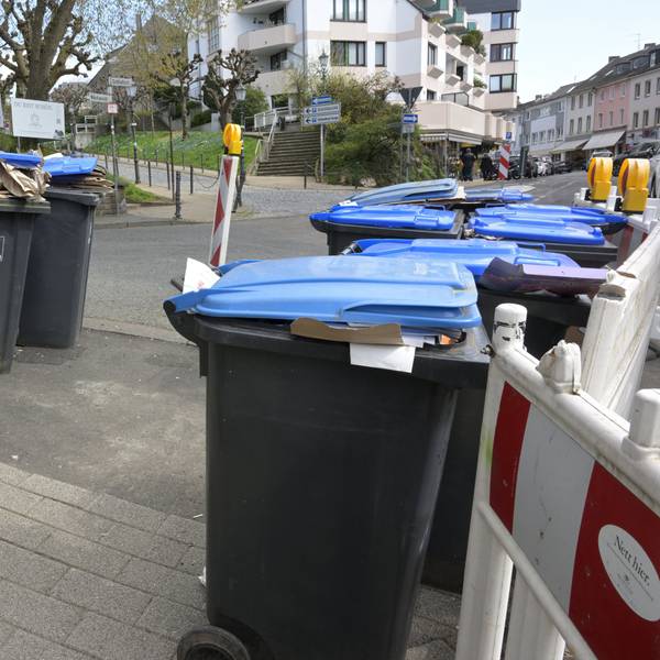 Das Foto zeigt Mülltonnen in Bensberg