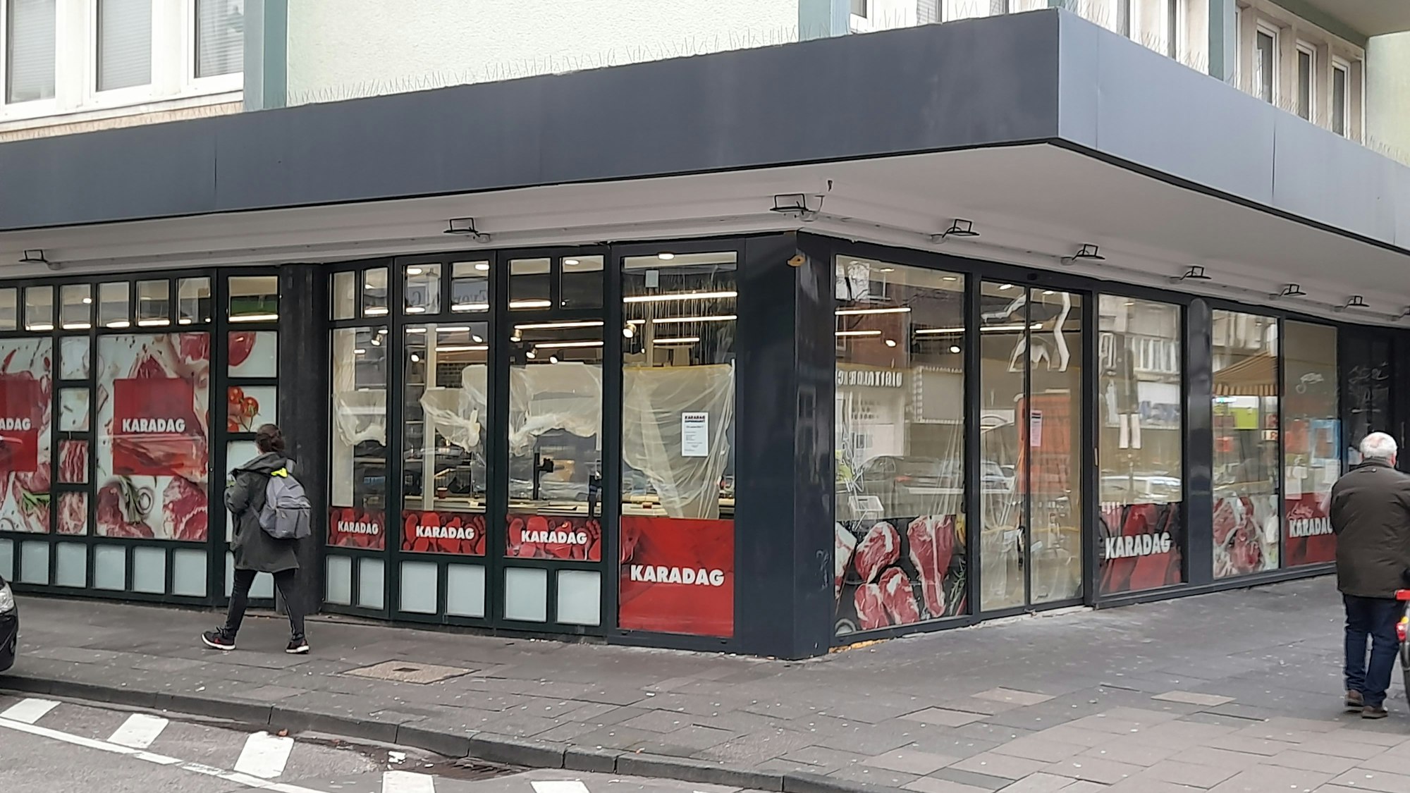 Karadag-Filiale an der Neusser Straße kurz vor der Eröffnung im Februar 2022.
