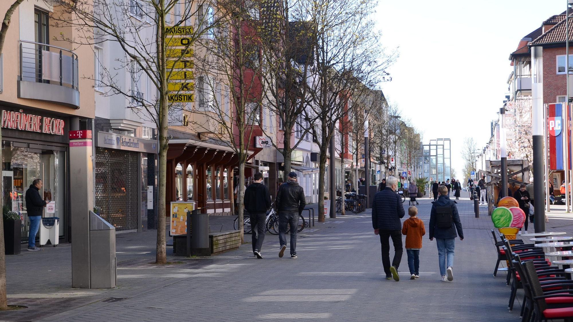 Für die Innenstadt Troisdorf wird ein neuer Masterplan entwickelt; Impressionen aus der Fußgängerzone