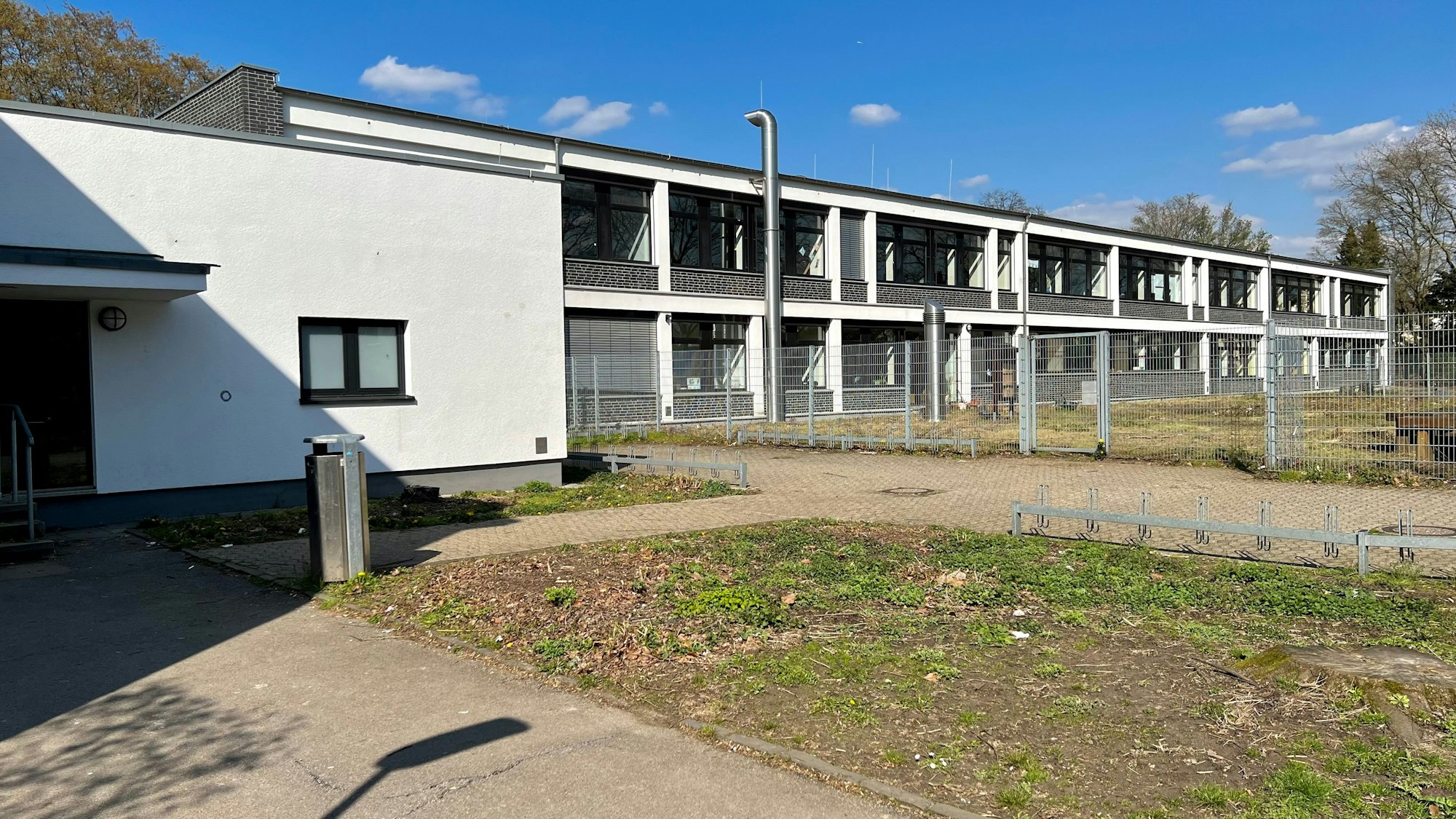 Lise-Meitner-Gymnasium - hier soll der Erweiterungsbau hin, Südseite