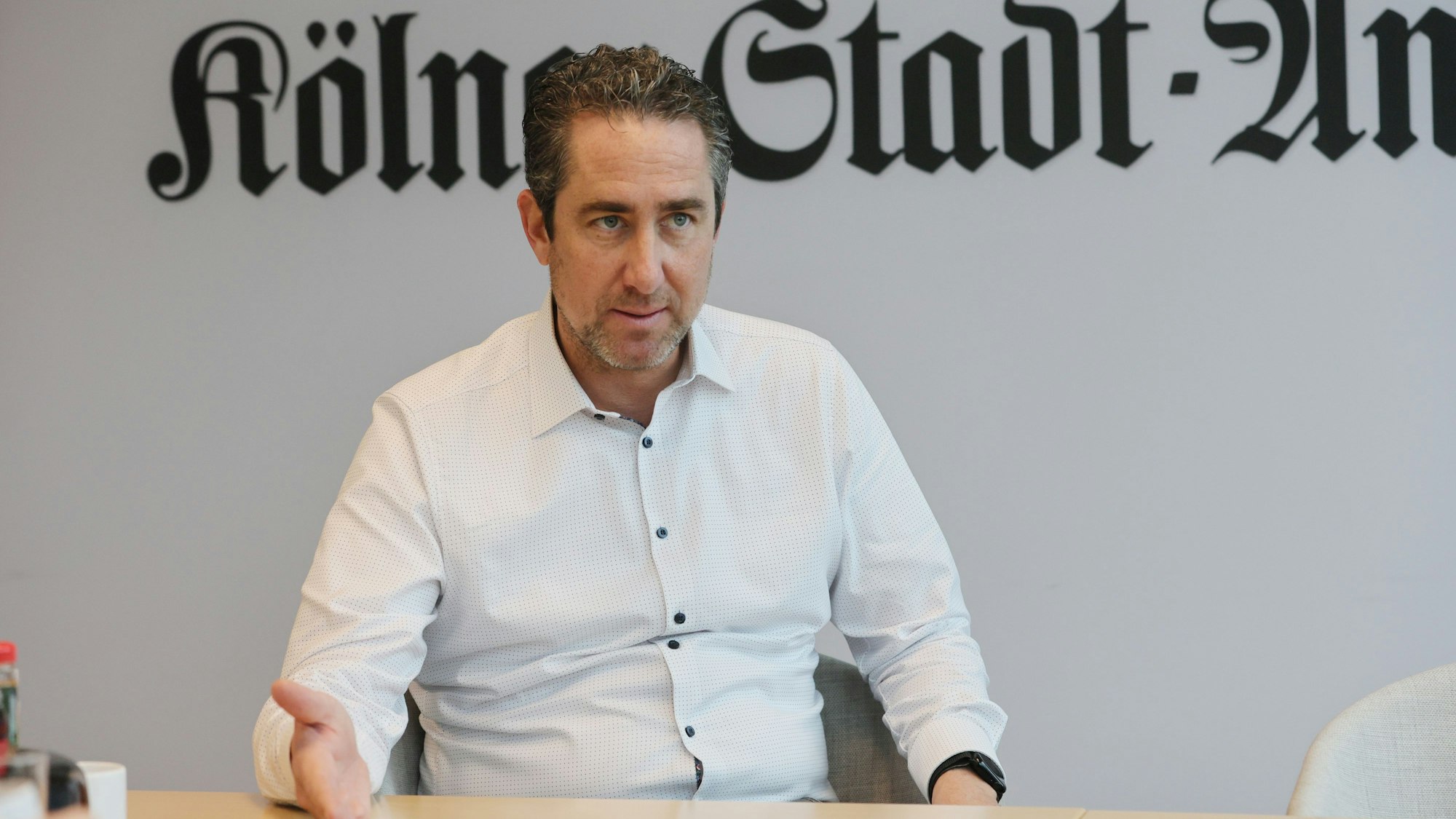 Interview mit dem schulpolitischen Sprecher der SPD, Oliver Seeck, 22.03.2023, Bild: Herbert Bucco