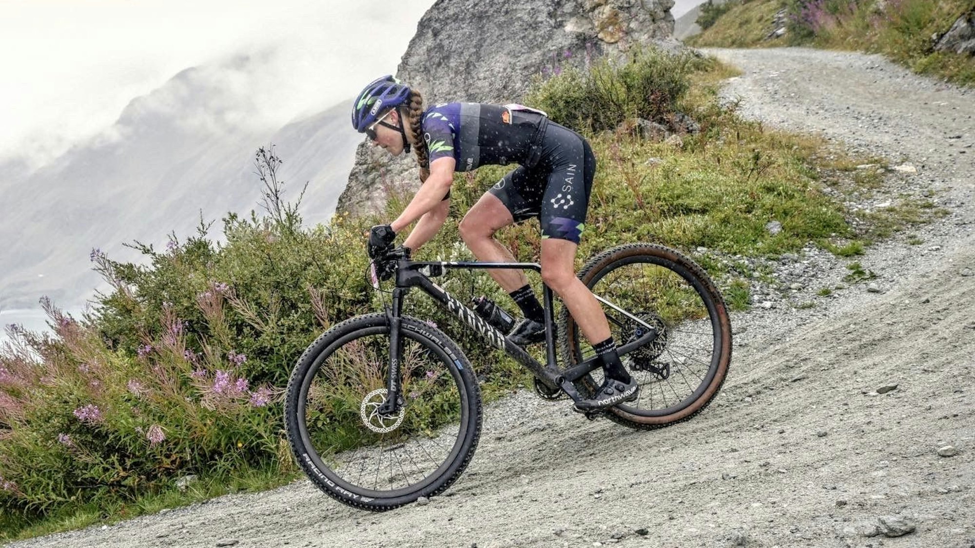 Steffi Dohrn fährt Mountainbike.