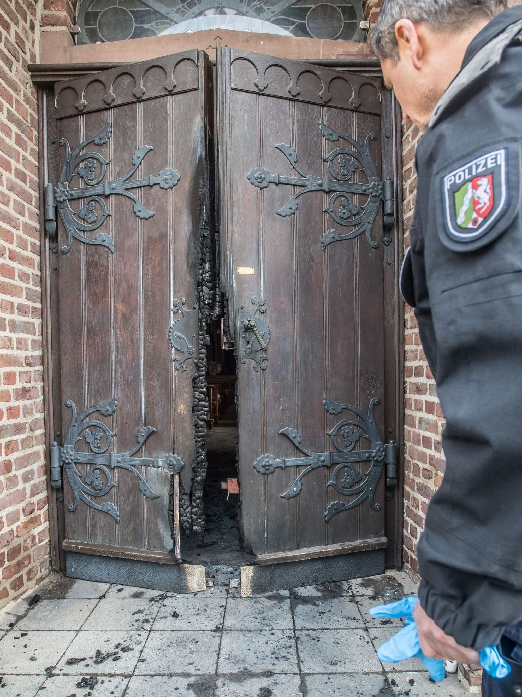 Sankt Stephanus: Brand an der Kirchentür(richtung Wiesenstraße). Foto: Ralf Krieger