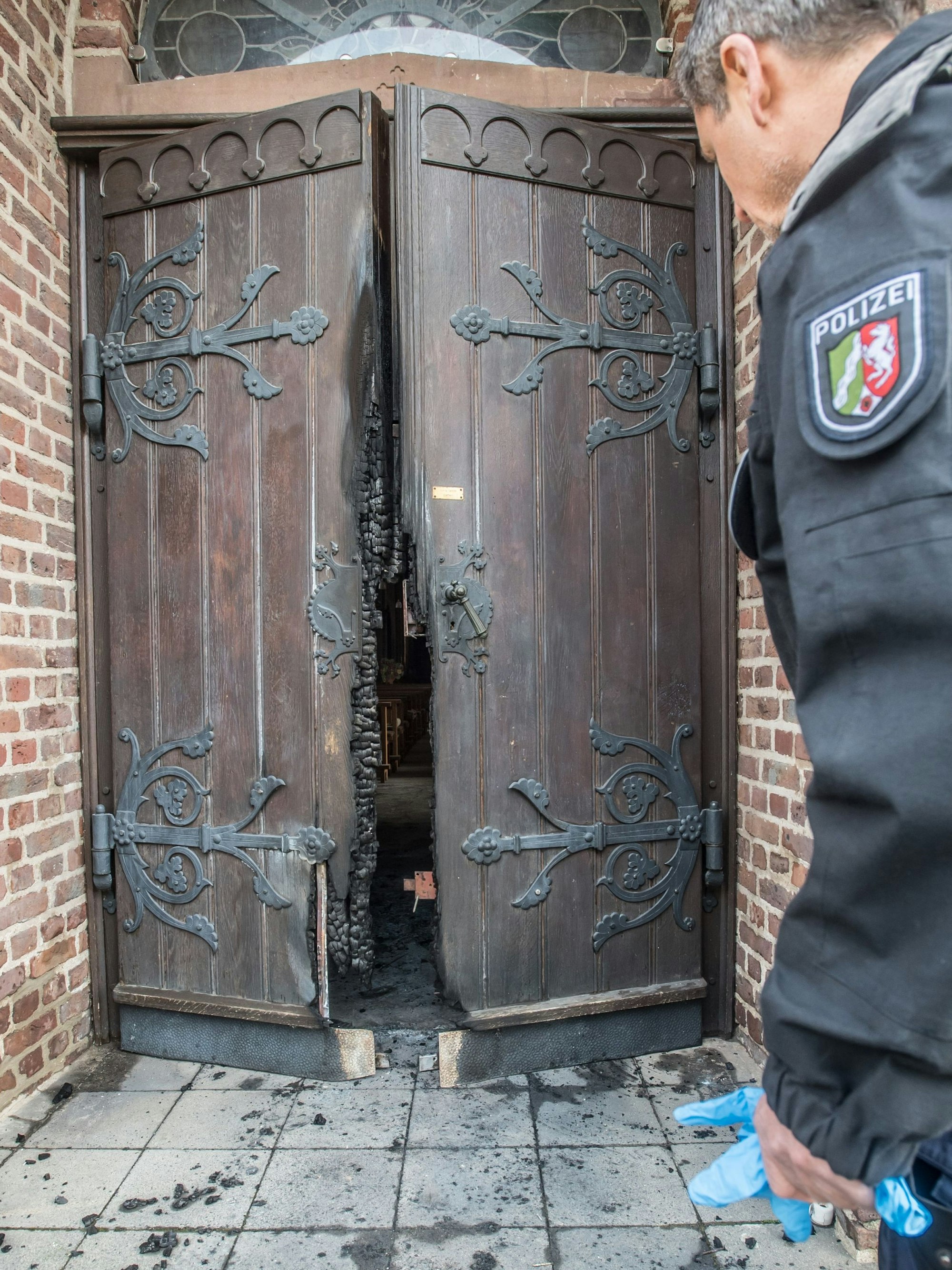 Sankt Stephanus: Brand an der Kirchentür(richtung Wiesenstraße). Foto: Ralf Krieger