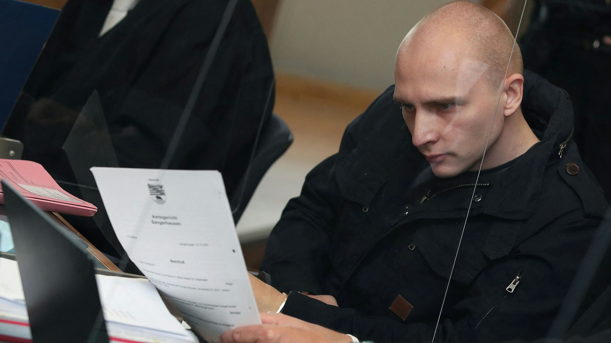 Attentäter von Halle: Der wegen Angriffs auf ein Synagoge und zweifachen Mordes verurteilte Stephan B. In der JVA Burg versuchte er mit einer Geiselnahme auszubrechen.