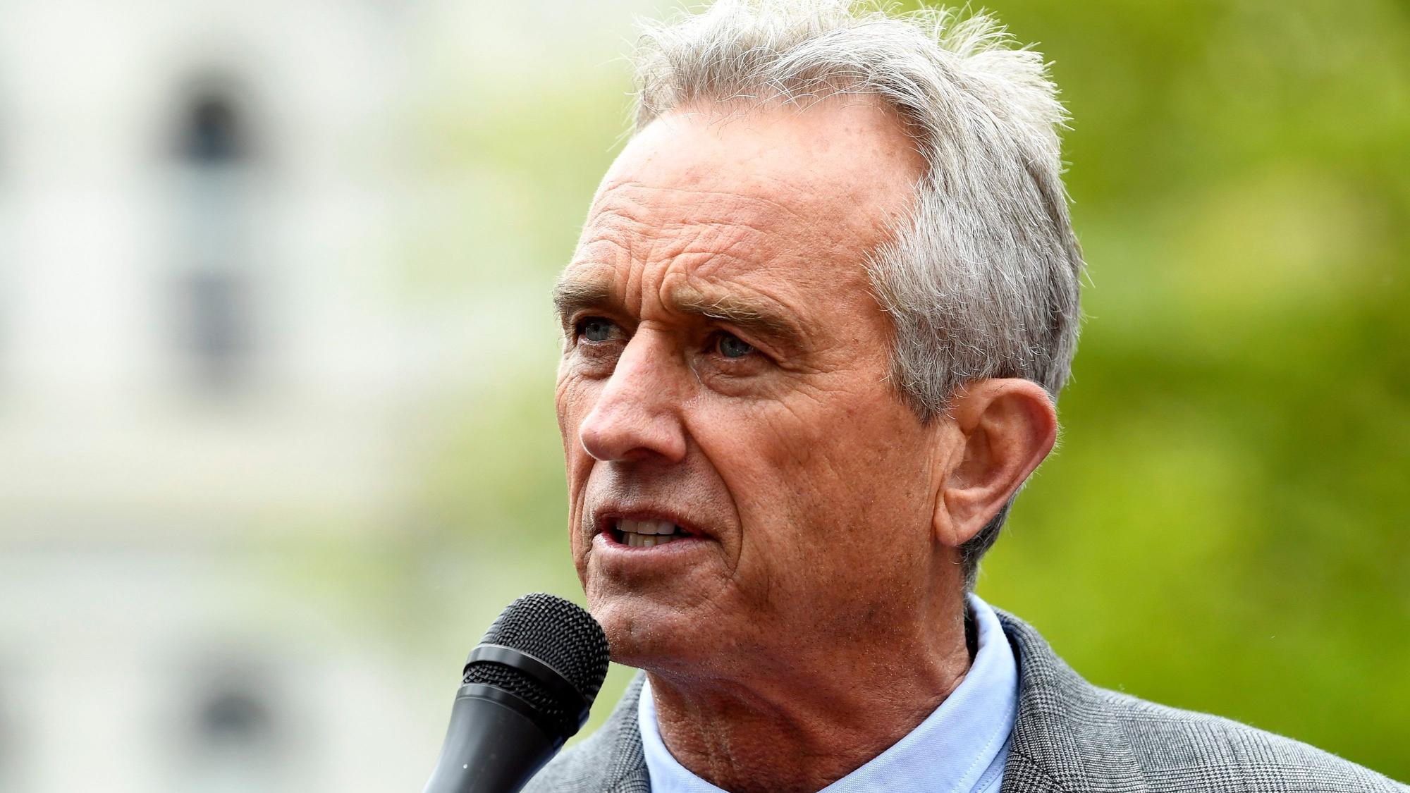 Rechtsanwalt Robert F. Kennedy Jr. spricht im New York State Capitol in Albany.