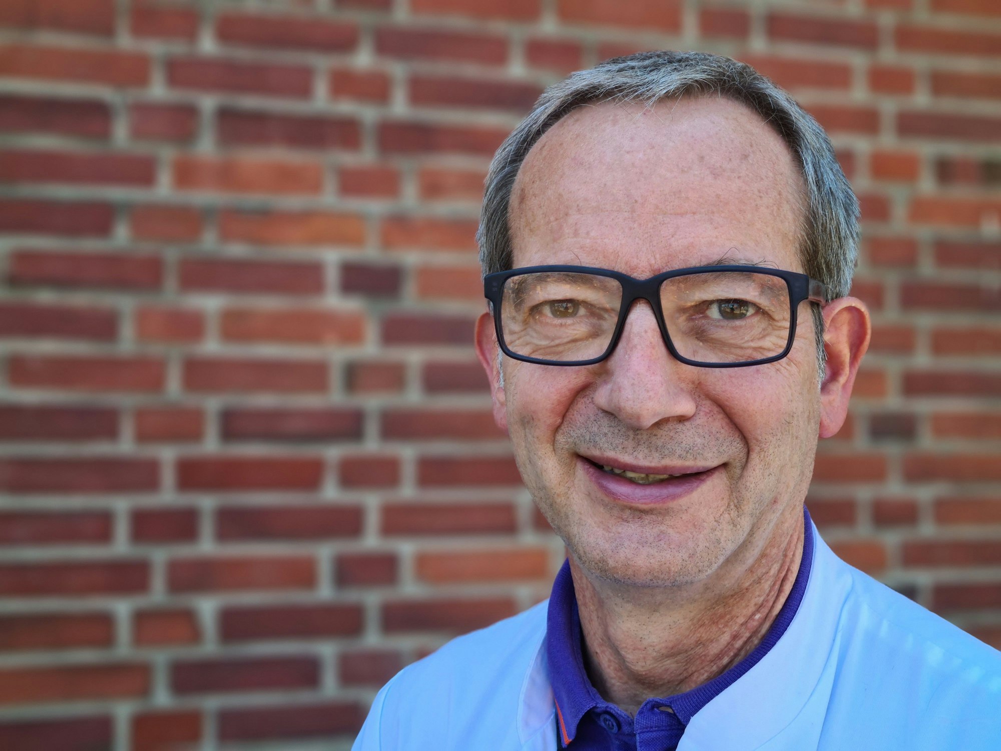 Das Bild zeigt den Chefarzt Dr. Anton Rausch.