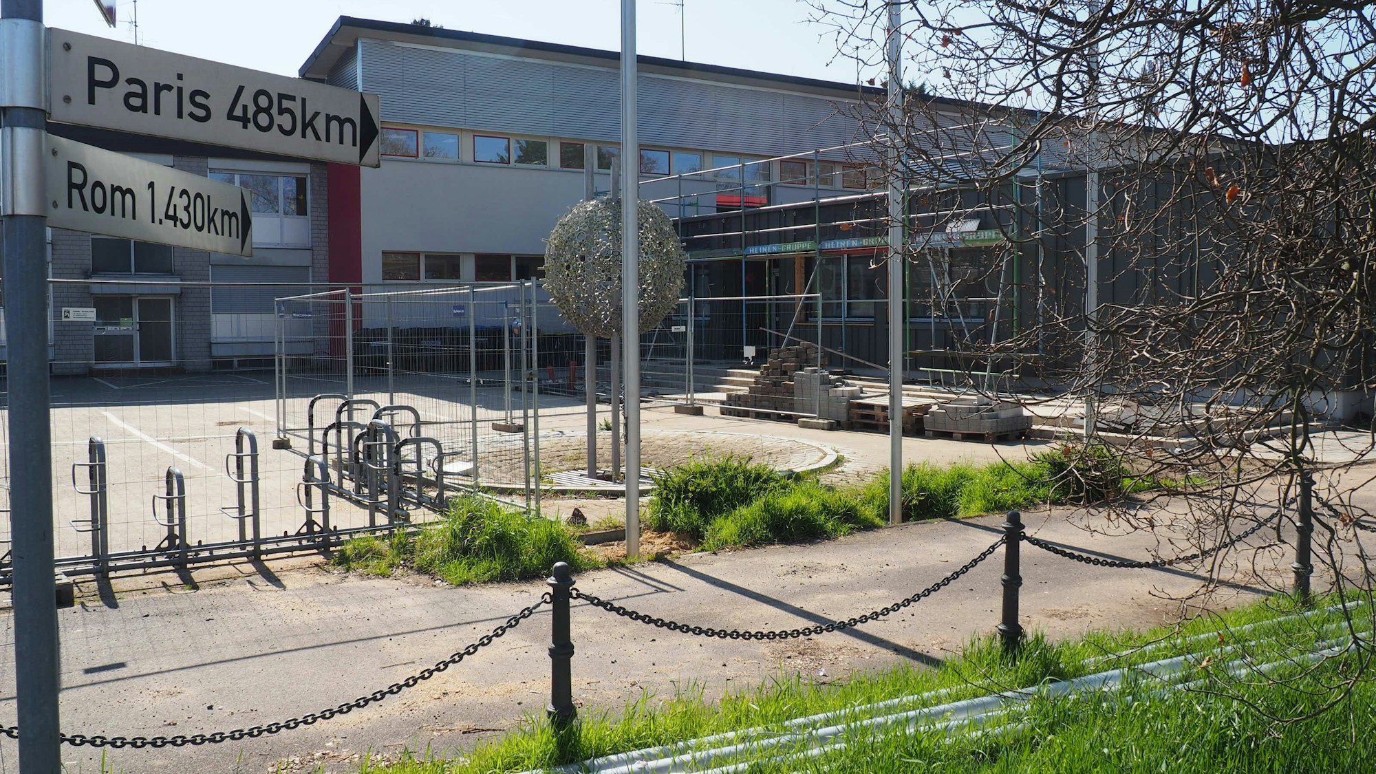 Auf dem Foto ist die Horionschule in Pulheim zu sehen.