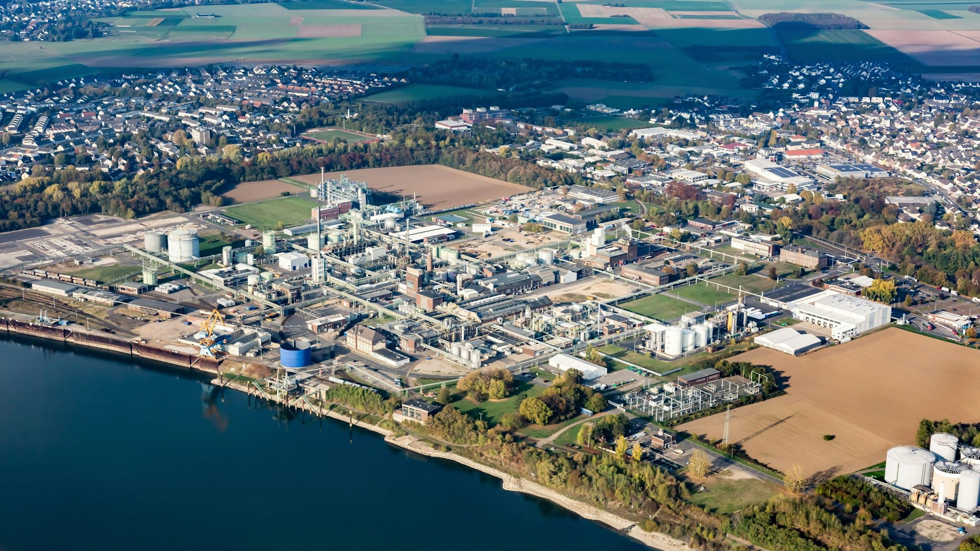 Eine Luftaufnahme des Evonik-Areals in Niederkassel-Lülsdorf.