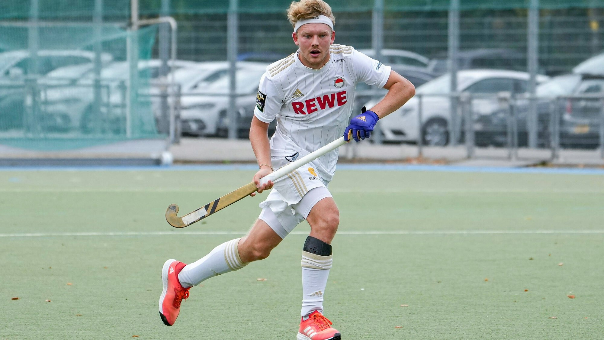 Thies Ole Prinz KTHC, 23, am Ball, Freisteller, Ganzkörper, Einzelbild, Einzelfoto, Aktion, Action, 19.08.2022, Mannheim Deutschland, Hockey, SummerCup 2022, Herren, Rot-Weiss Köln - KHC Dragons *** Thies Ole Prinz KTHC, 23 , on the ball, crop, full body, single image, single photo, action, action, 19 08 2022, Mannheim Germany , Hockey, SummerCup 2022, Men, Rot Weiss Köln KHC Dragons xozx