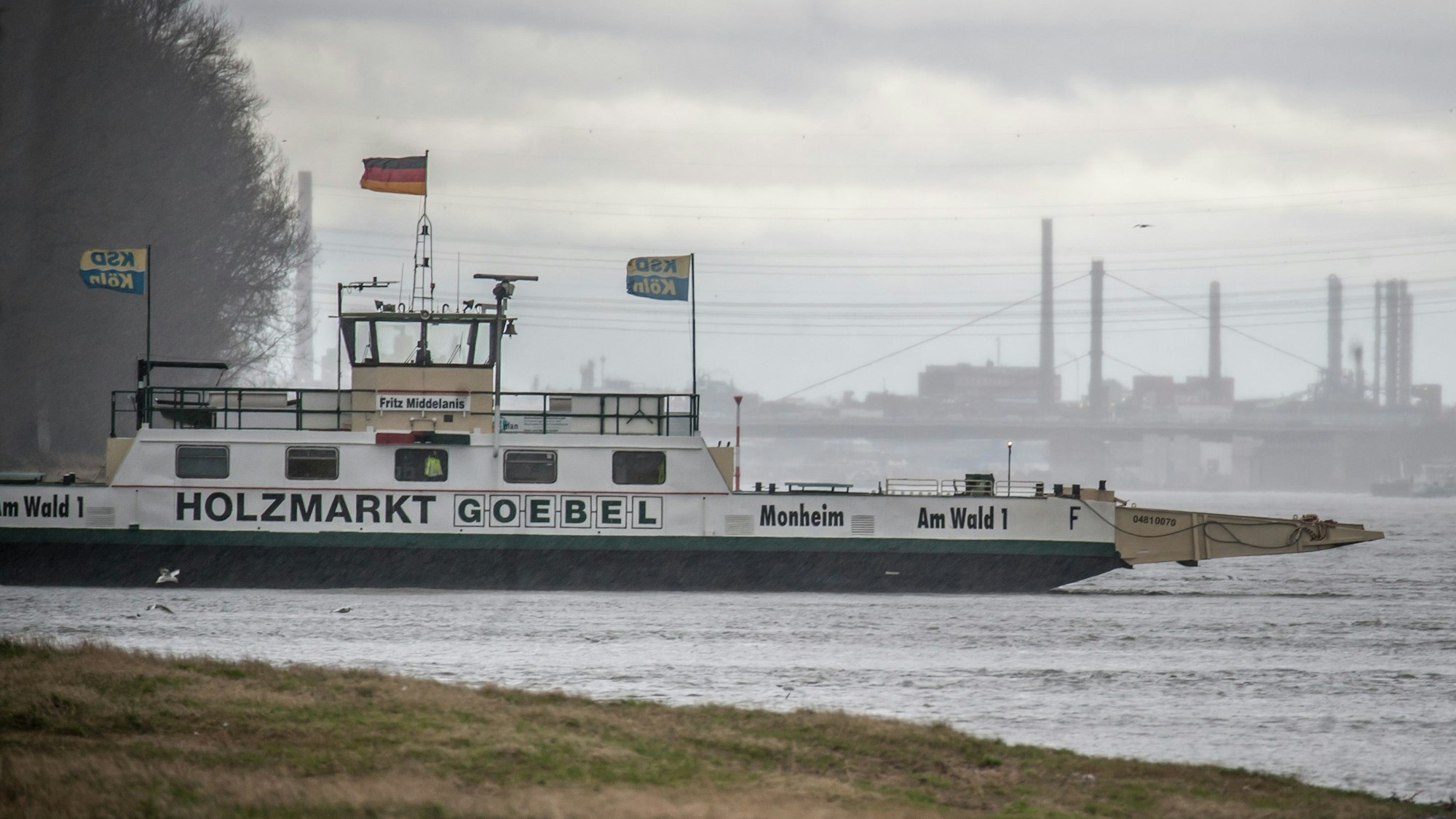 Die Rheinfähre in Leverkusen-Hitdorf