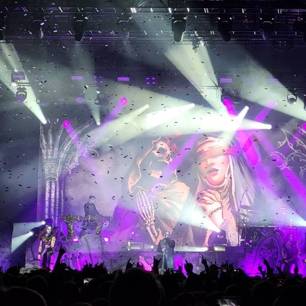 Spiel mit christlicher Symbolik: Die deutsche Metalband Powerwolf im Palladium.