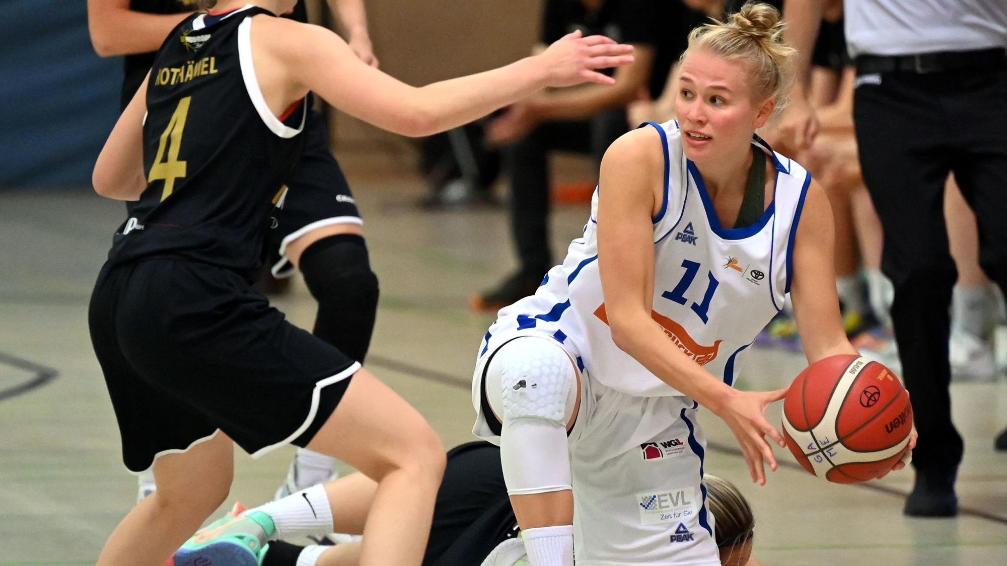 Basketball
BBZ Opladen - Jena
rechts: Leonie Schütter (Opladen)
Foto: Uli Herhaus