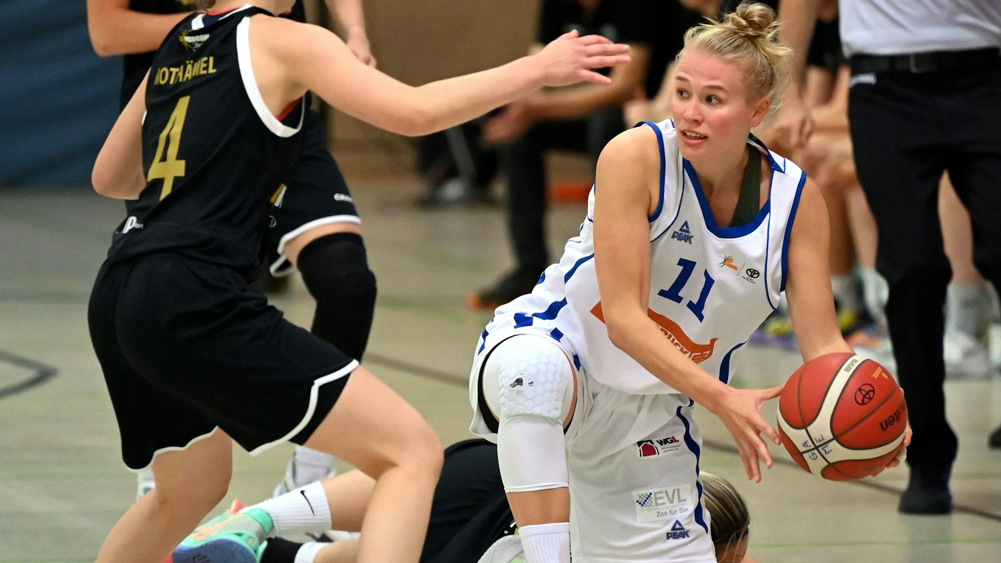 Basketball
BBZ Opladen - Jena
rechts: Leonie Schütter (Opladen)
Foto: Uli Herhaus