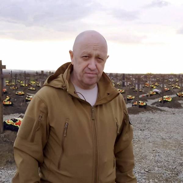 Jewgeni Prigoschin auf einem Friedhof für gefallene Wagner-Söldner. „Ja, der Friedhof wächst“, erklärte der Chef der Söldnergruppe in einem Video am Donnerstag.