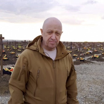 Jewgeni Prigoschin auf einem Friedhof für gefallene Wagner-Söldner. „Ja, der Friedhof wächst“, erklärte der Chef der Söldnergruppe in einem Video am Donnerstag.
