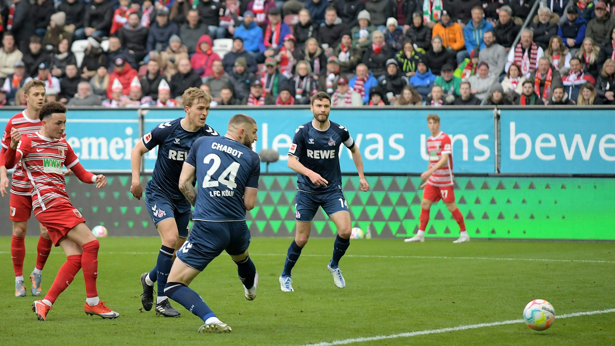 Ruben Vargas trifft für den FC Augsburg.