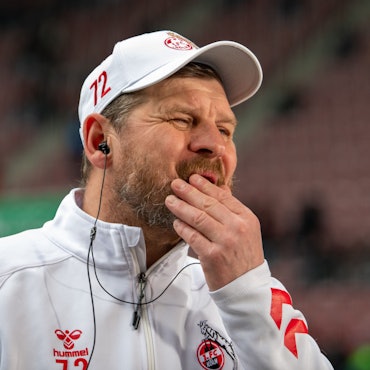 Steffen Baumgart vor dem Spiel des 1. FC Köln in Augsburg.