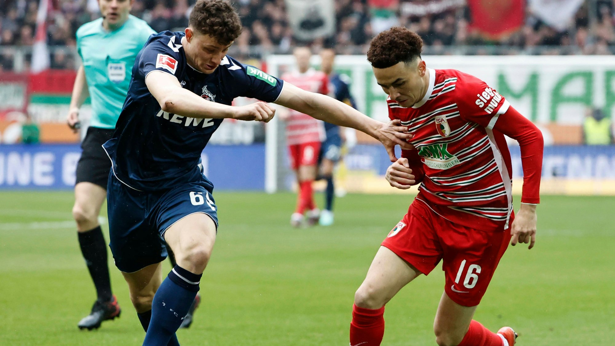 Eric Martel im Zweikampf mit Ruben Vargas