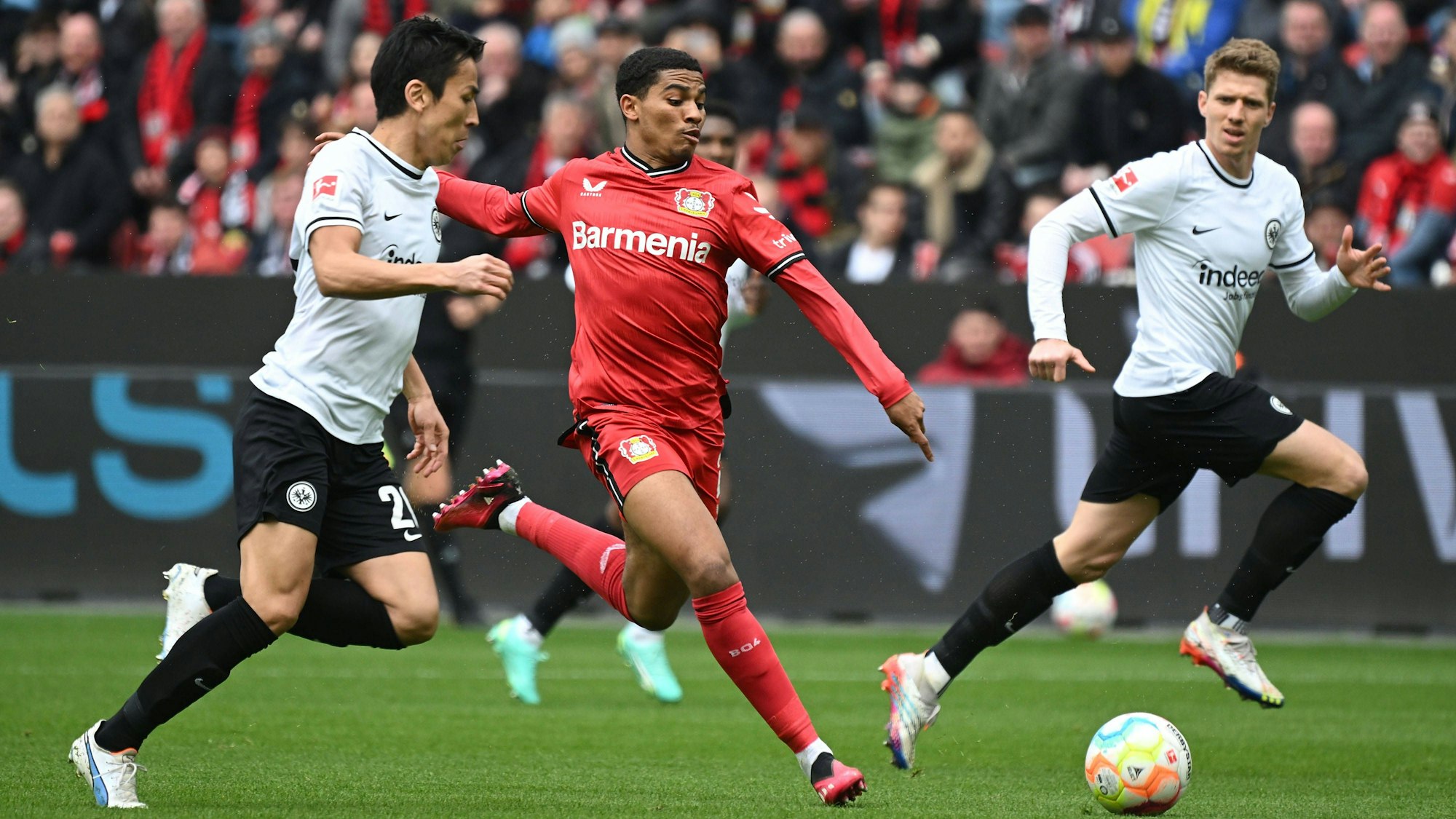 Amine Adli trifft nach einem Solo gegen Eintracht Frankfurt