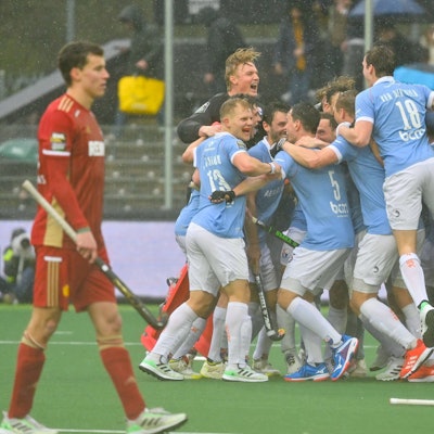 AMSTELVEEN, 10-04-2023, Wagener Stadion, Euro Hockey League 2023 Men. Bloemendaal celebrates the victory of the game Bloemendaal - Rot-Weiss Koln. Bloemendaal - Rot-Weiss Koln PUBLICATIONxNOTxINxNED x20497989x Copyright: