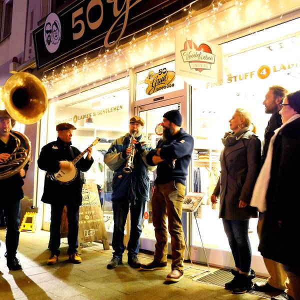Die „Good Time Dixie Band“ während des Aktionstages „Mein Veedel“ auf der Dürener Straße in Köln-Lindenthal.