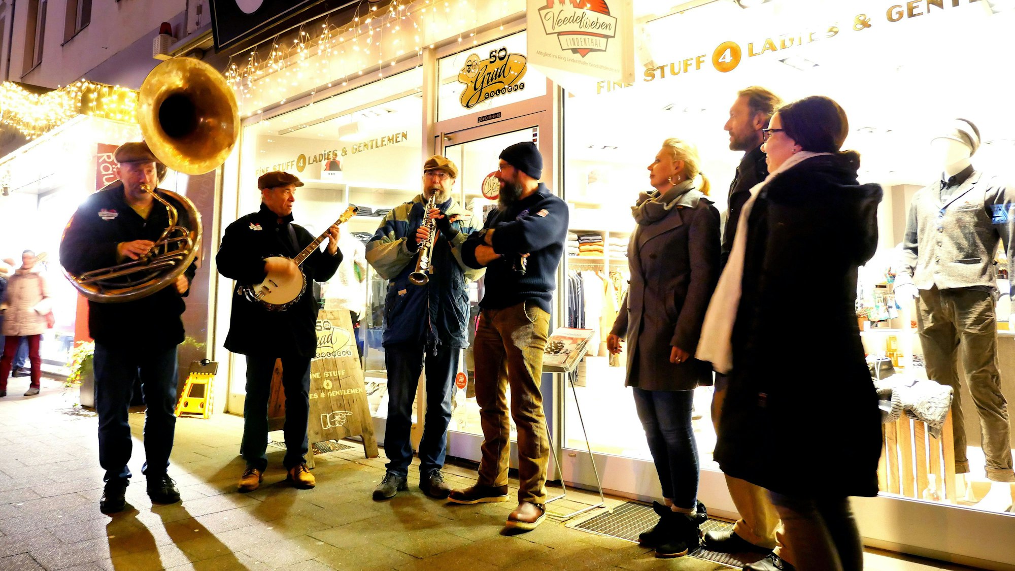 Die „Good Time Dixie Band“ während des Aktionstages „Mein Veedel“ auf der Dürener Straße in Köln-Lindenthal.