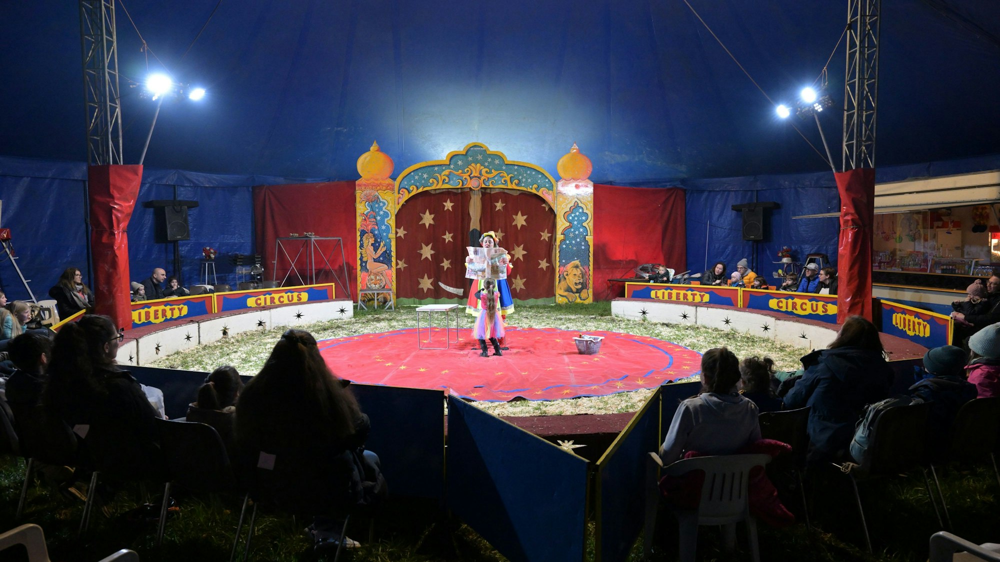 Die Manege des Zirkus Liberty.