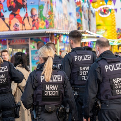 08.04.2023, Köln: Auf der Frühjahrskirmes in Deutz herrscht gute Stimmung. Foto: Uwe Weiser