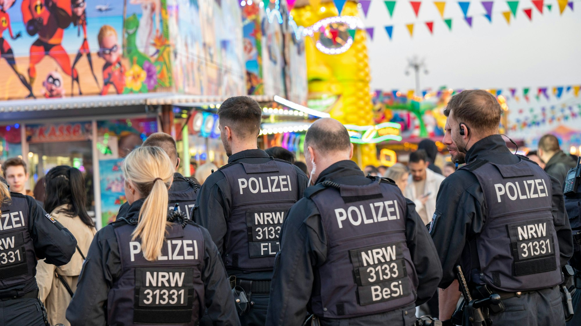 08.04.2023, Köln: Auf der Frühjahrskirmes in Deutz herrscht gute Stimmung. Foto: Uwe Weiser