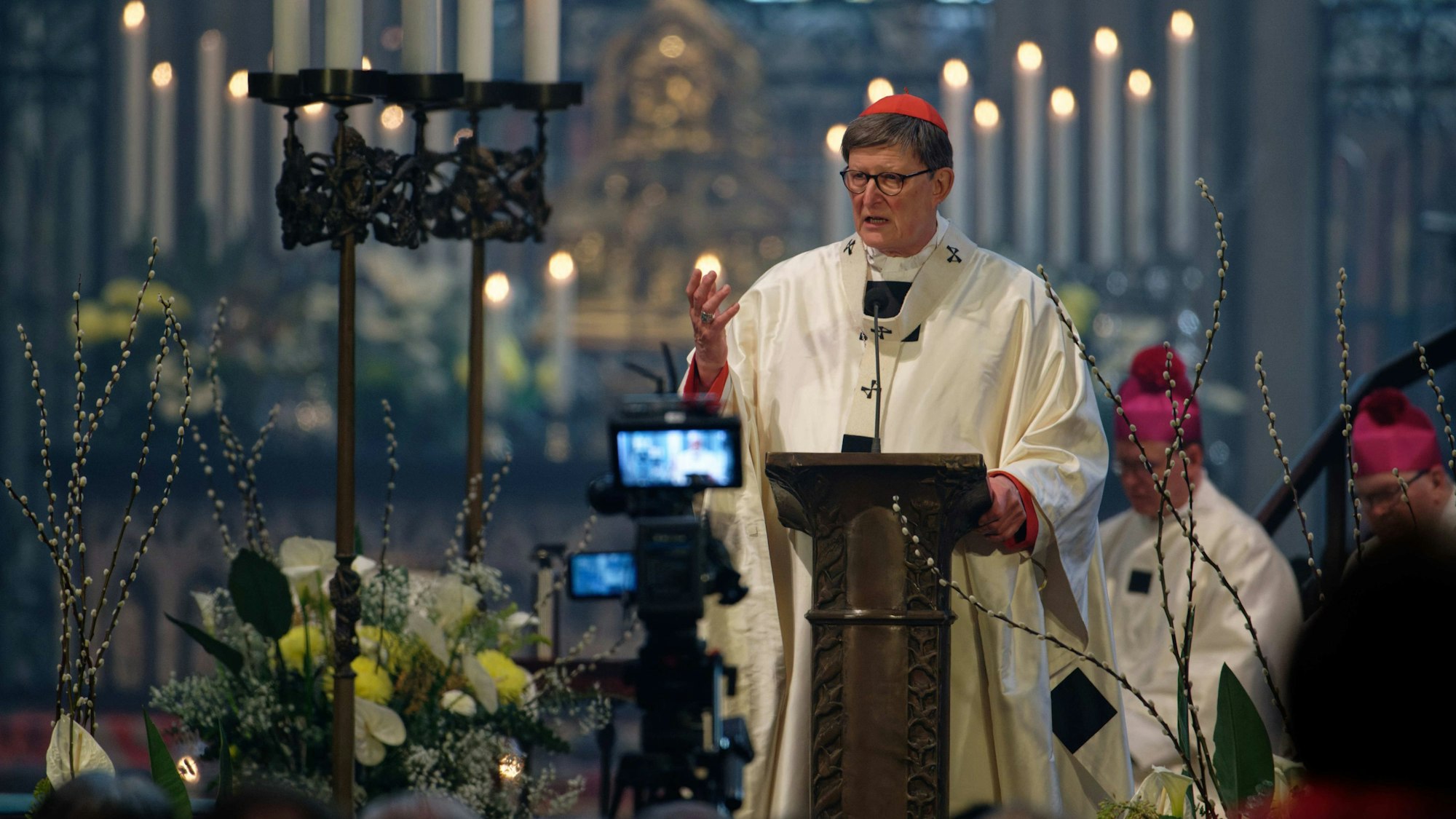 Der Kardinal Rainer Maria Woelki predigt beim Pontifikalamt zum Ostersonntag 2023.